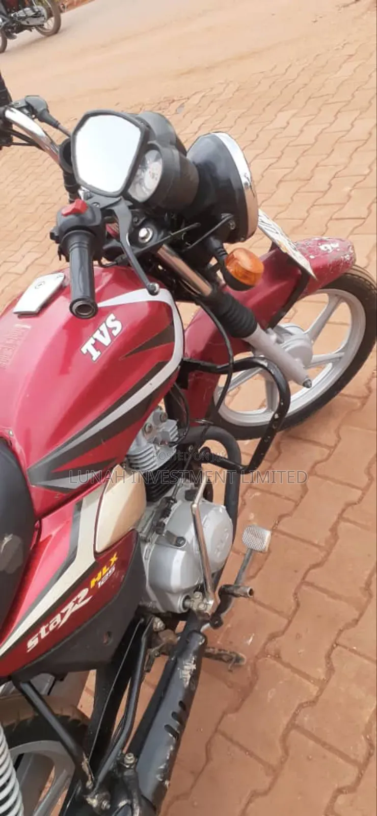 TVS HLX 125 2023 Red