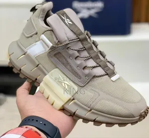 Reebok Zig Kinetica Edge
Army Green/ Black/ Utility Yellow