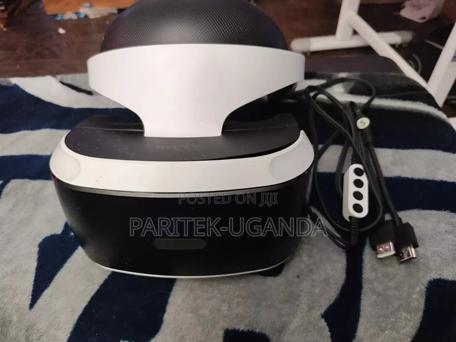 Attachable VR Headphones: