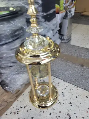 Unique Gold House Deco With Clocks