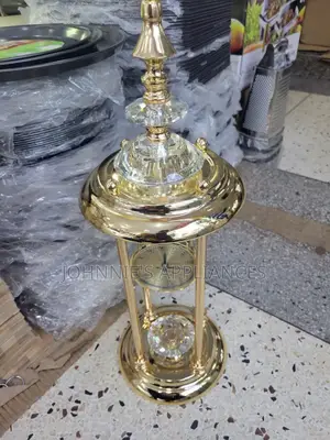 Unique Gold House Deco With Clocks