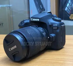 Canon 90D WTH 18-135mm Lens