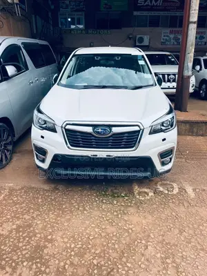 Subaru Forester Premium AWD 2020 White