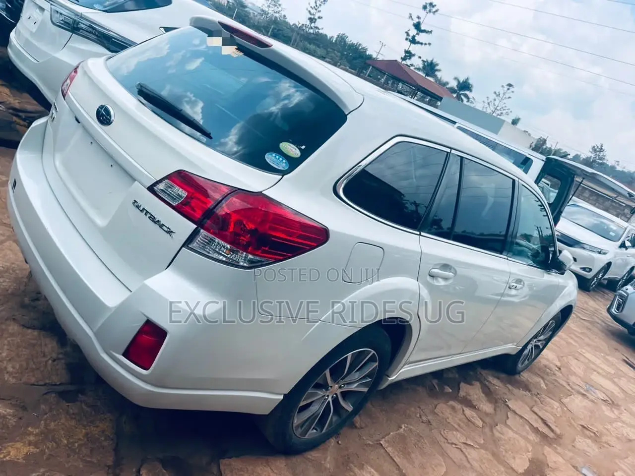 Subaru Outback 2.5i Premium CVT 2012 White
