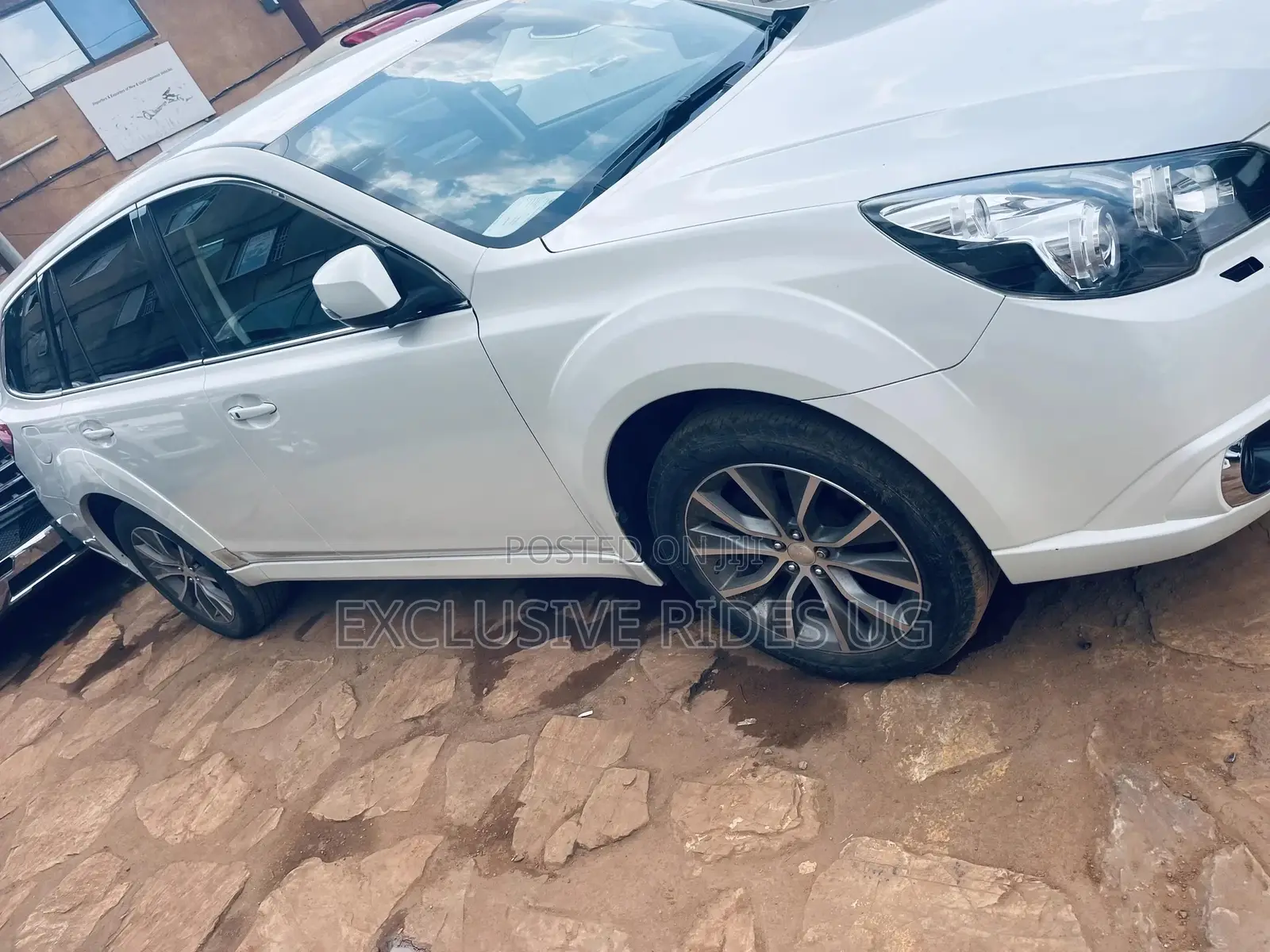 Subaru Outback 2.5i Premium CVT 2012 White