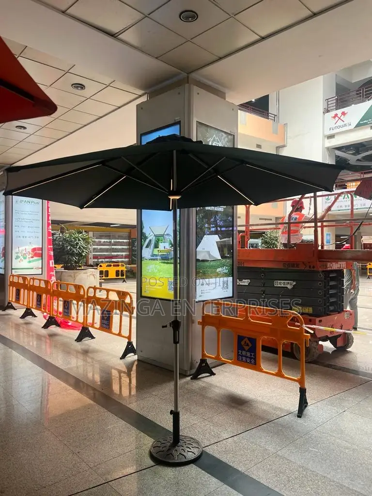 2.7mtrs Diameter Garden Parasol With Solar Pannel and Lights