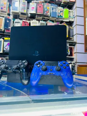 Ps4 Slim With 2games and 2pads