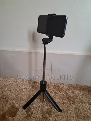 Portable Extendable Selfie Stick Tripod .