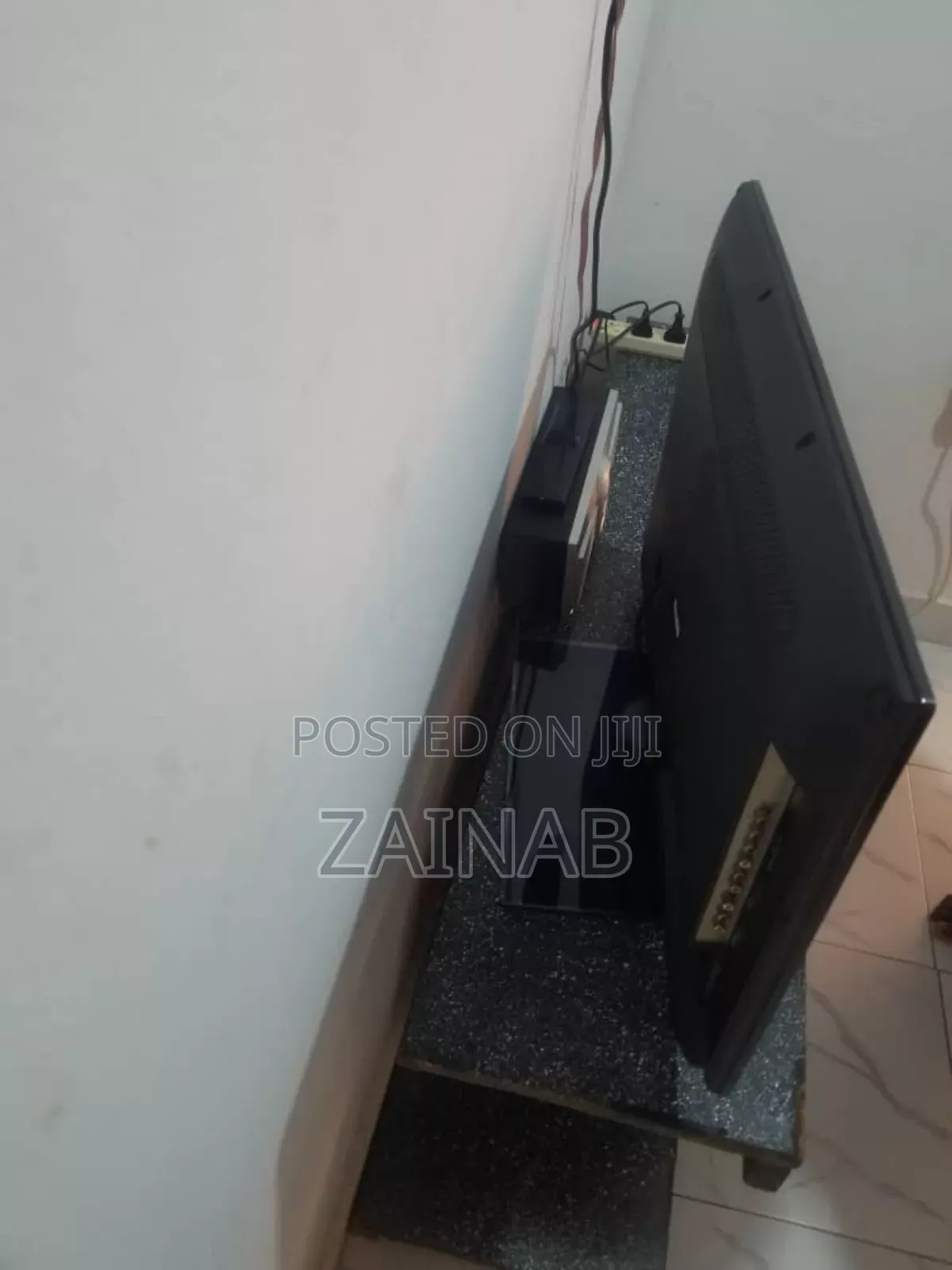 32 Inches JVC Tv