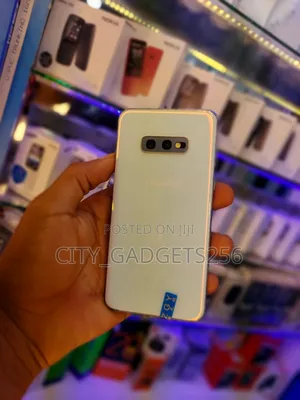 Photo - Samsung Galaxy S10e 128 GB White