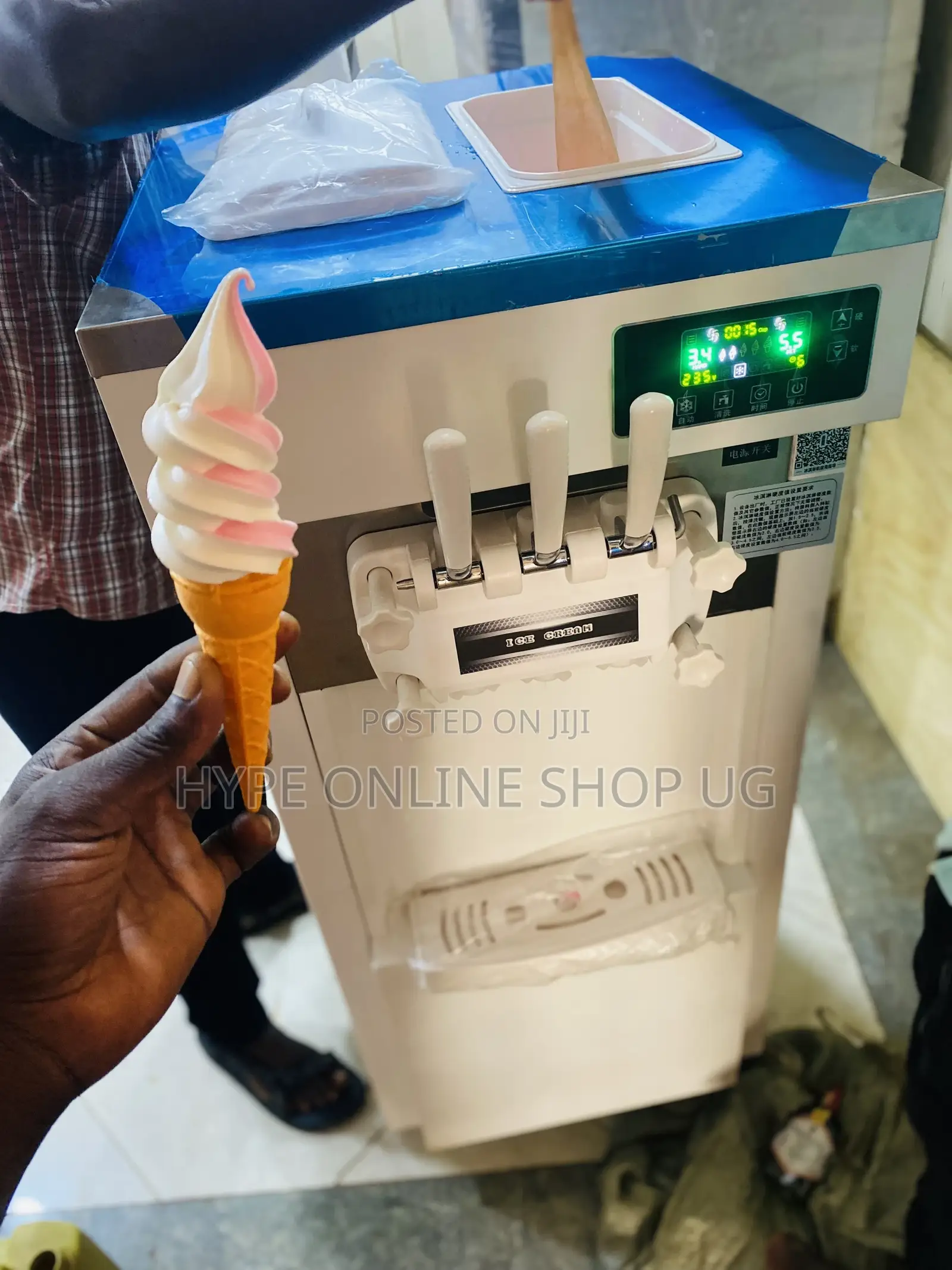 White Original Brandnew Icecream Machine