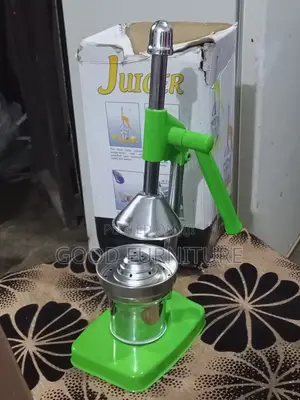 Manual Citrus Press Juicer