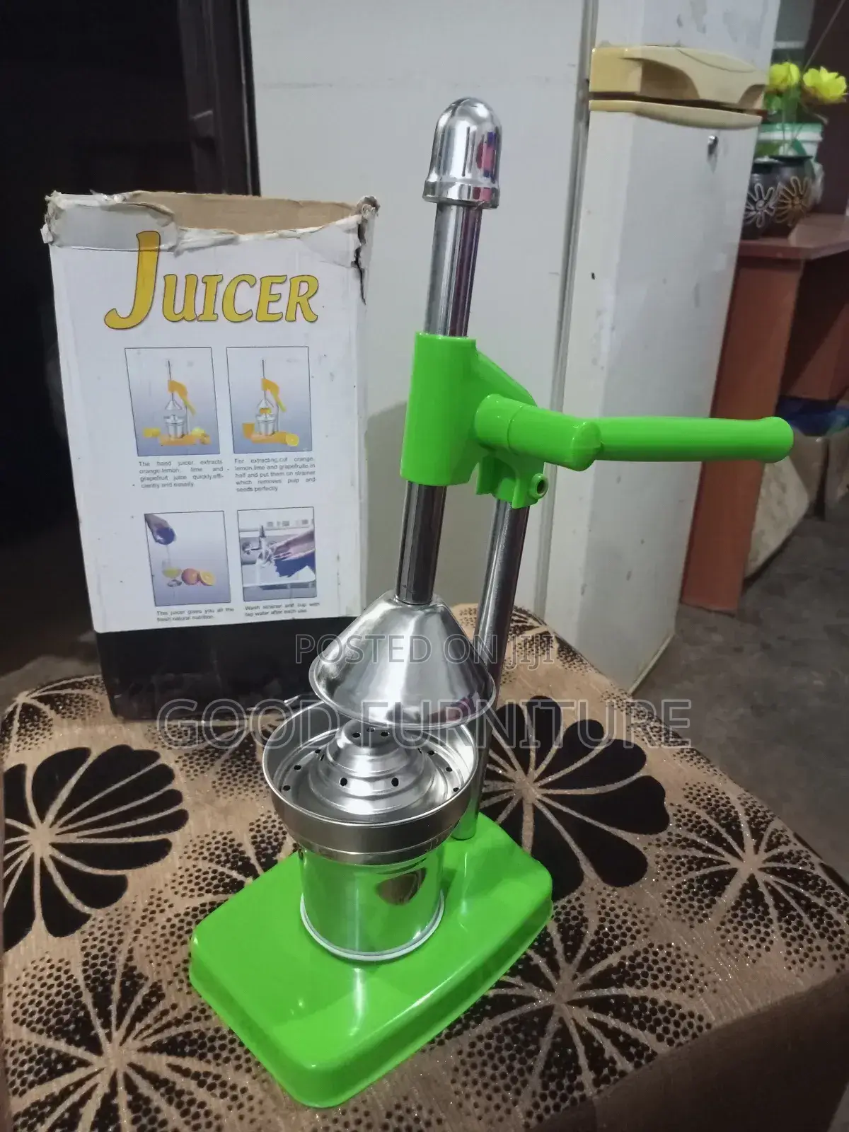 Manual Citrus Press Juicer