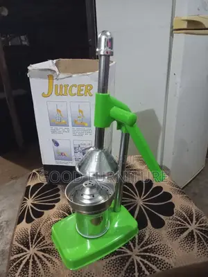 Manual Citrus Press Juicer