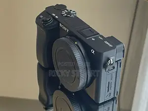 Sony A6400 Mirrorless Camera WTH 16-50mm Lens 24.2mp