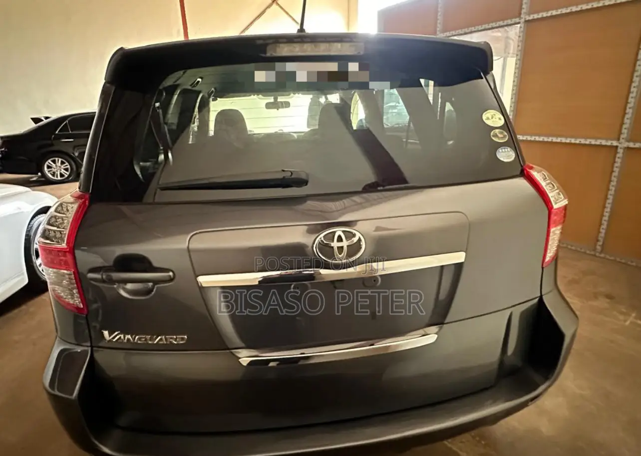 Toyota Vanguard 2010 Gray