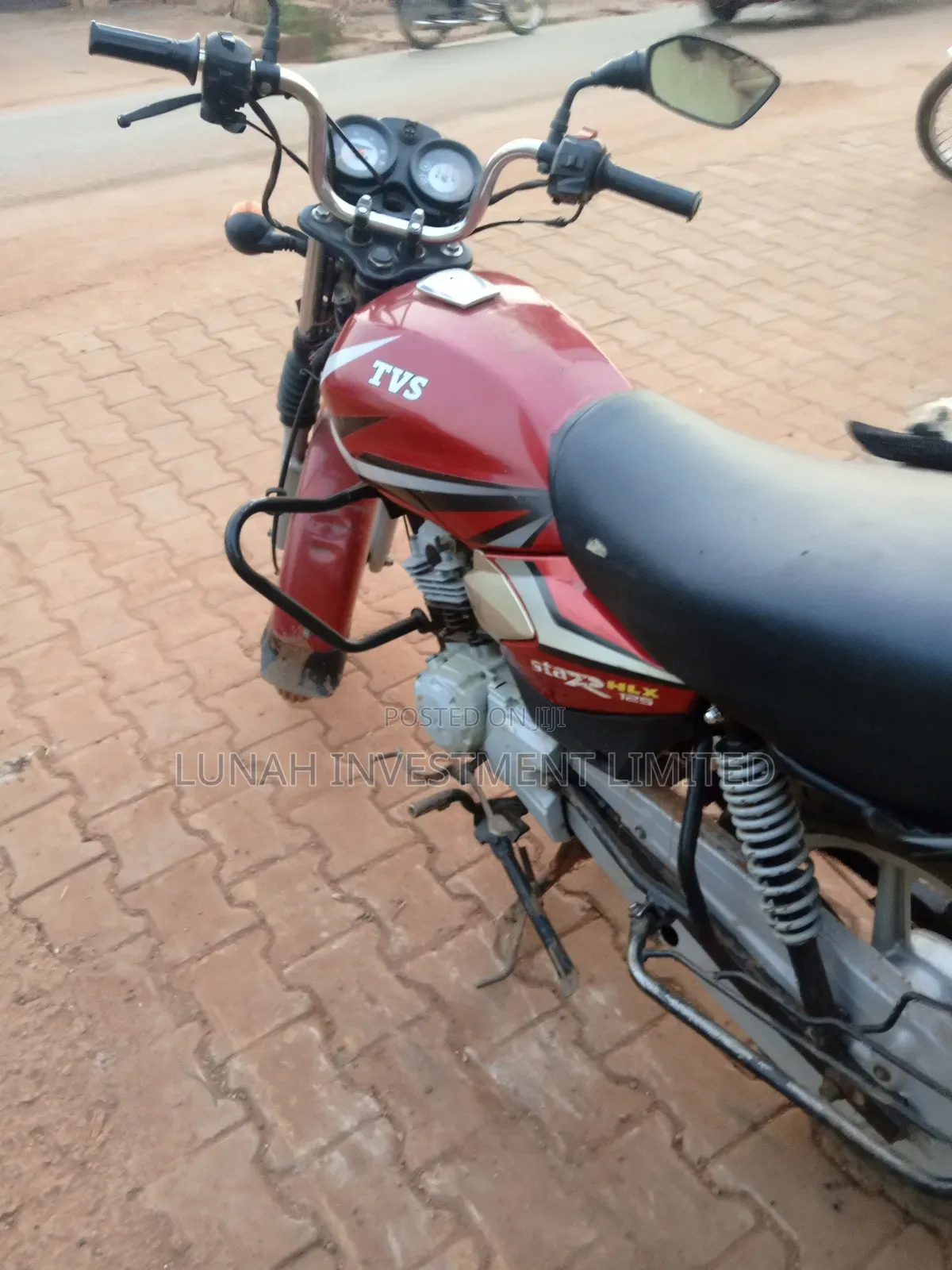 TVS HLX 125 2023 Red