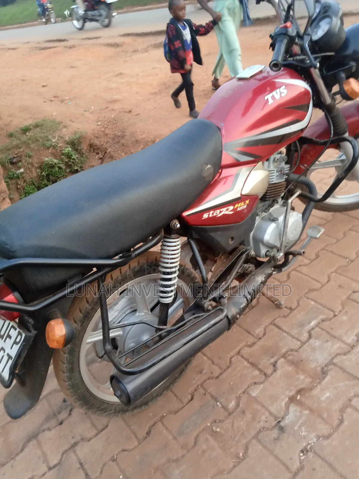 TVS HLX 125 2023 Red
