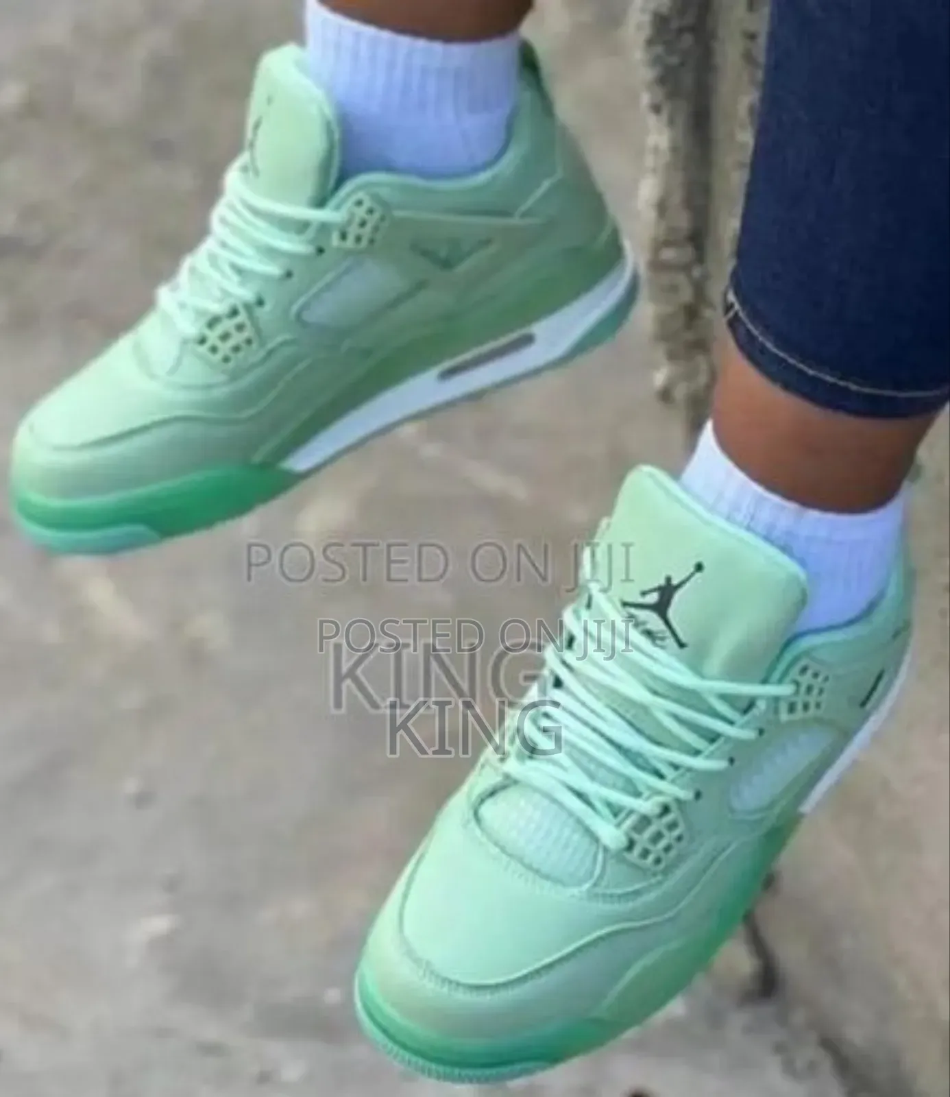 Ladies Sneakers. Air Jordan 4