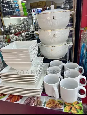 Complete Dinner Set With Dishs