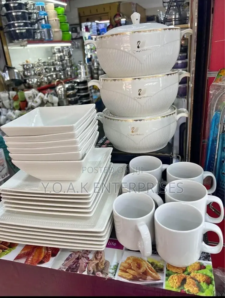 Complete Dinner Set With Dishs
