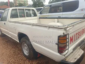 Mitsubishi L200 Club Cab 2.0 4WD 1998 White