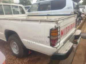 Mitsubishi L200 Club Cab 2.0 4WD 1998 White