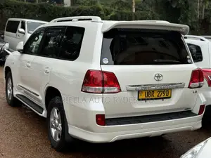 Toyota Land Cruiser Prado 2010 White
