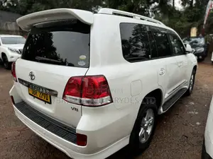 Toyota Land Cruiser Prado 2010 White