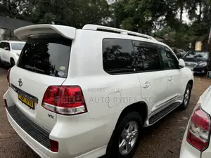 Toyota Land Cruiser Prado 2010 White