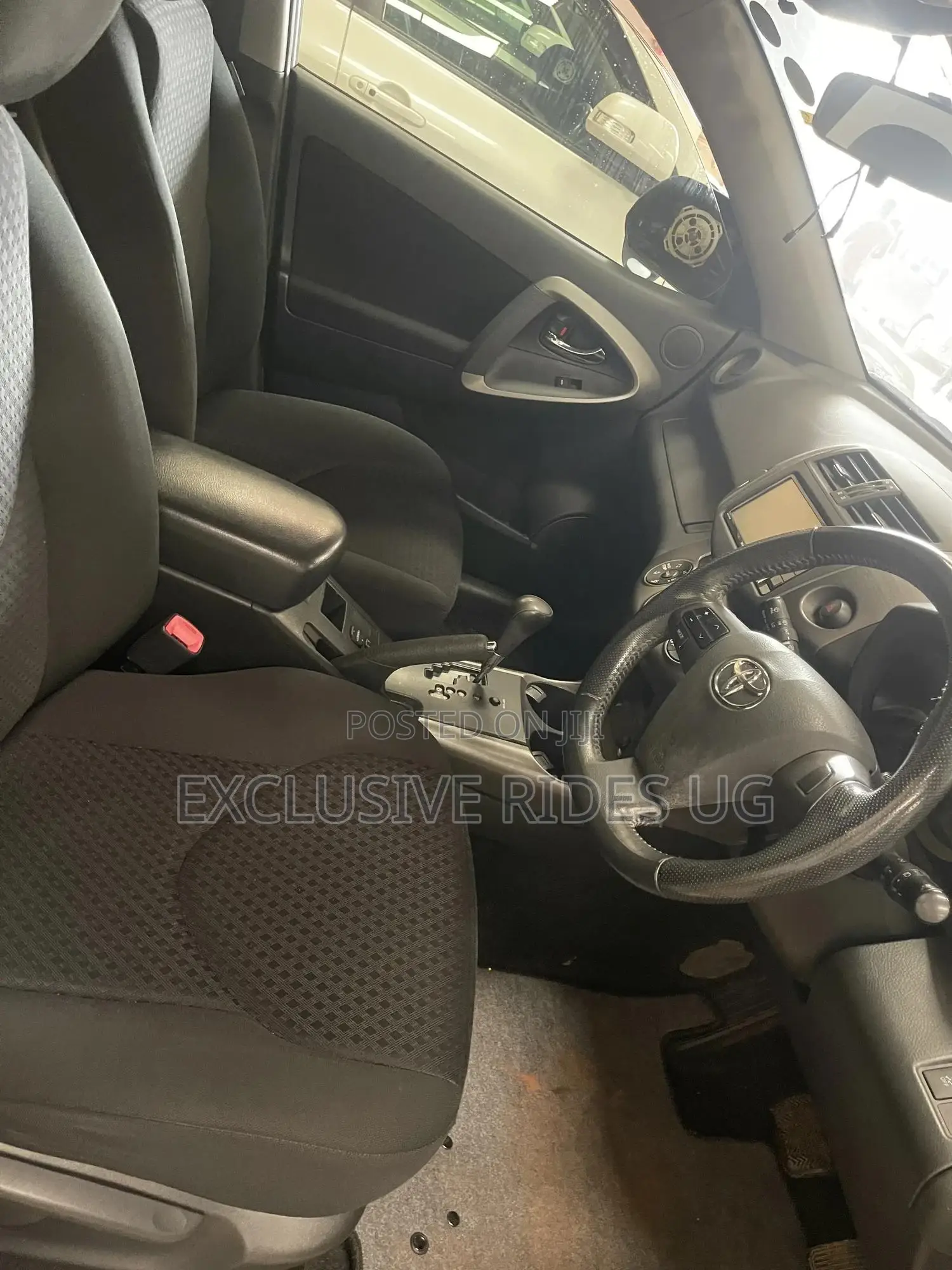 Toyota Vanguard 2011 White