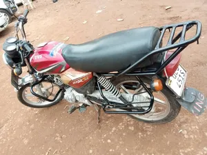 TVS HLX 125 2019 Red