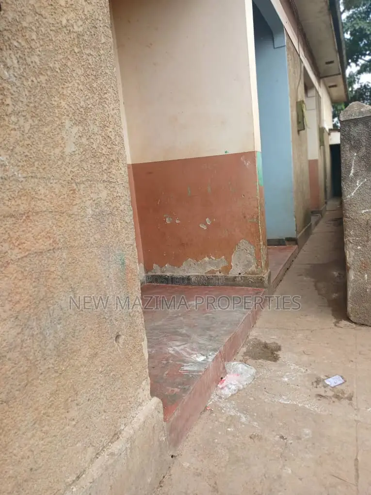 4bdrm House in Nsambya Town, Division A for sale