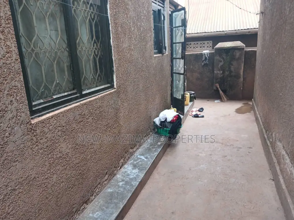 4bdrm House in Nsambya Town, Division A for sale