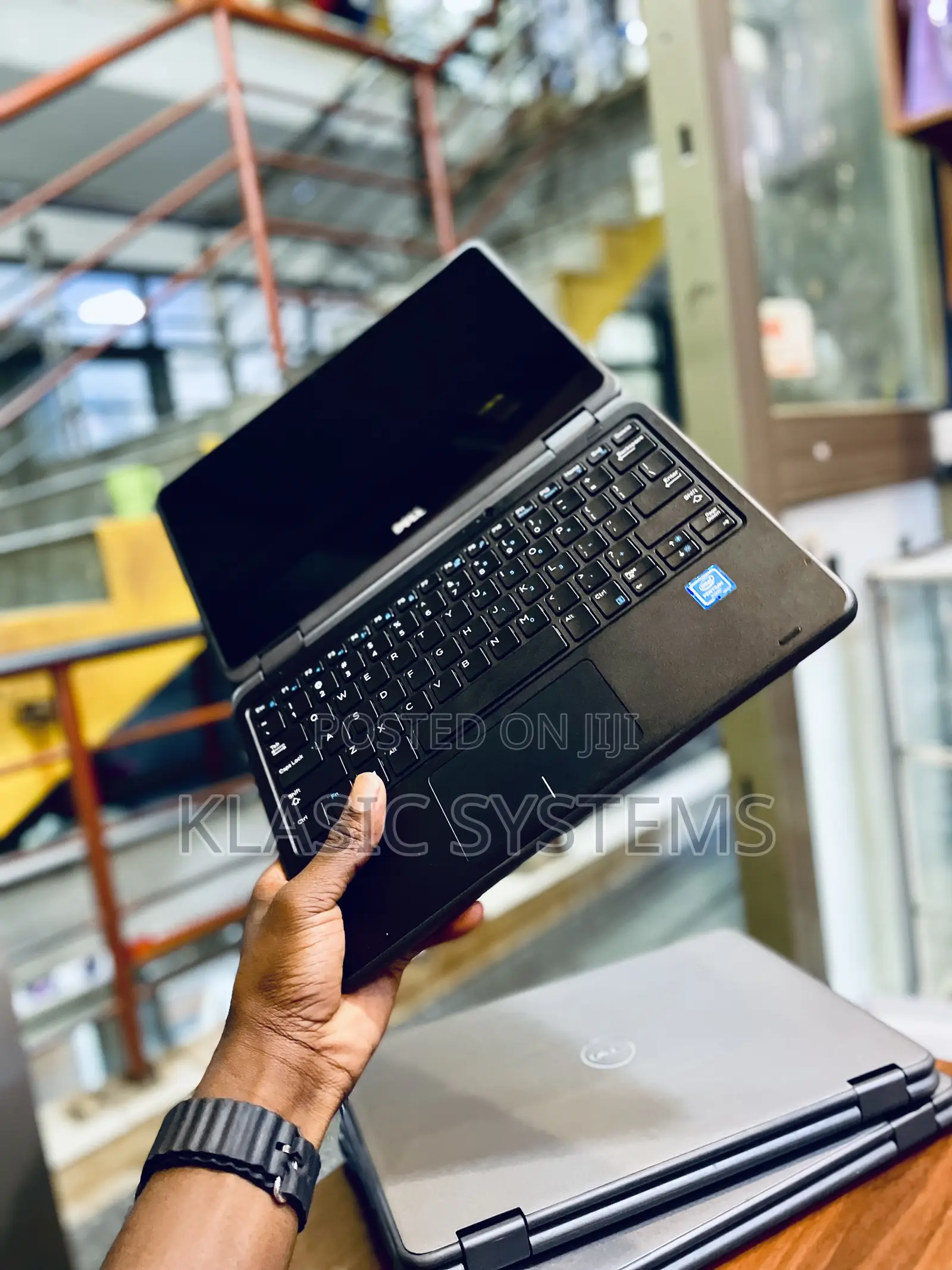 Laptop Dell Latitude 3189 4GB Intel Celeron SSD 128GB