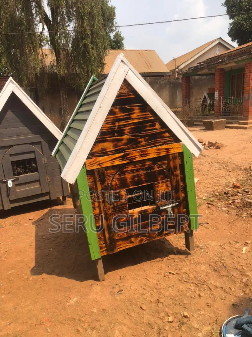BHGFC Nice Dog House