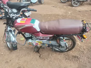 Bajaj Boxer 100 2022 Red