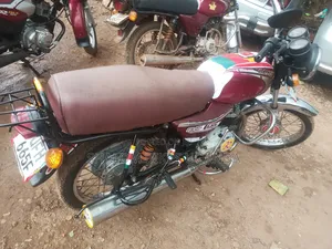 Bajaj Boxer 100 2022 Red