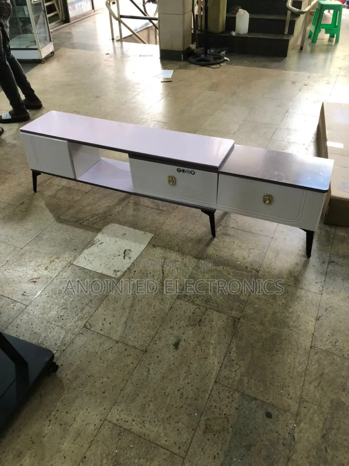 MOODEERN Tv Stand