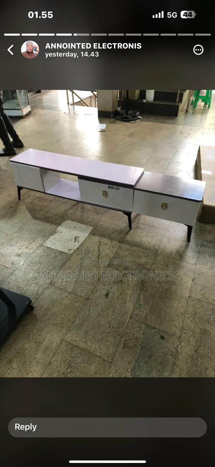 MOODEERN Tv Stand
