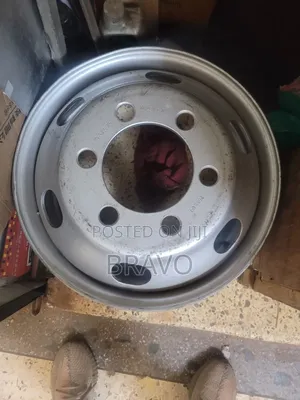 19.5 Tubless Rims for Fuso.
