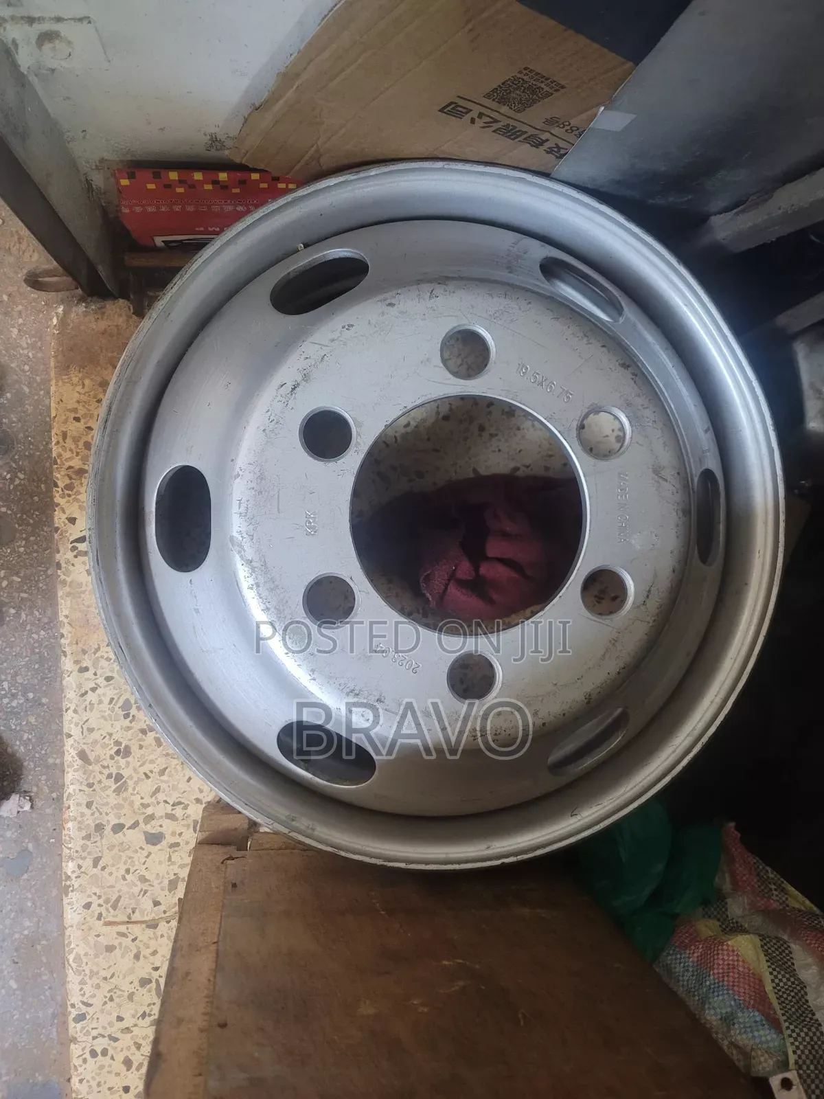 19.5 Tubless Rims for Fuso.