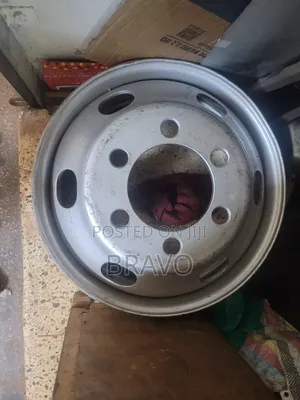 19.5 Tubless Rims for Fuso.
