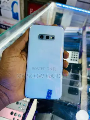 Samsung Galaxy S10e 128 GB Blue