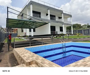 5bdrm Duplex in Fs Properties Ltd, Wakiso / Wakiso for sale