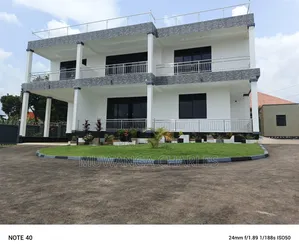 5bdrm Duplex in Fs Properties Ltd, Wakiso / Wakiso for sale