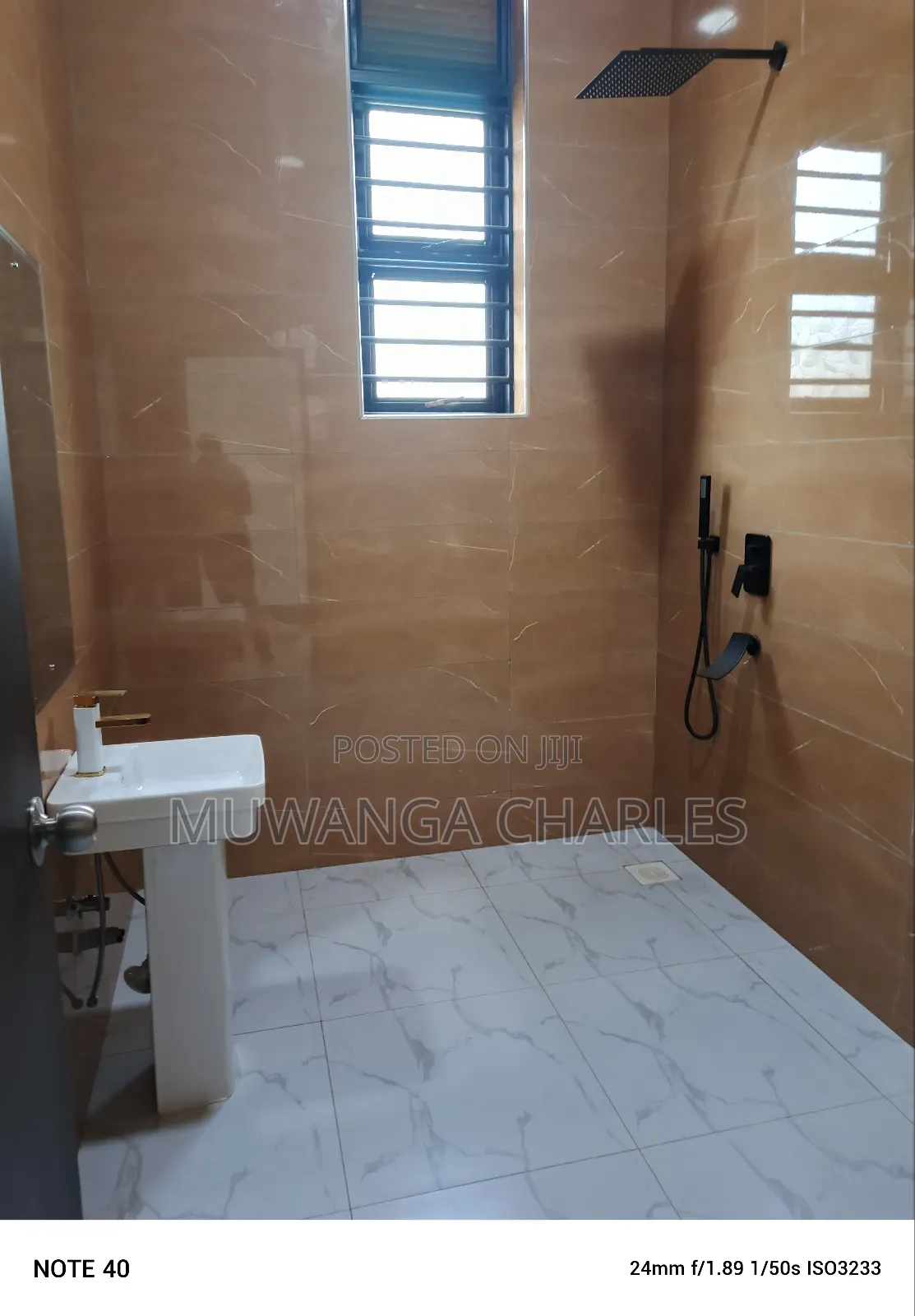 5bdrm Duplex in Fs Properties Ltd, Wakiso / Wakiso for sale