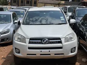 Toyota RAV4 2010 White