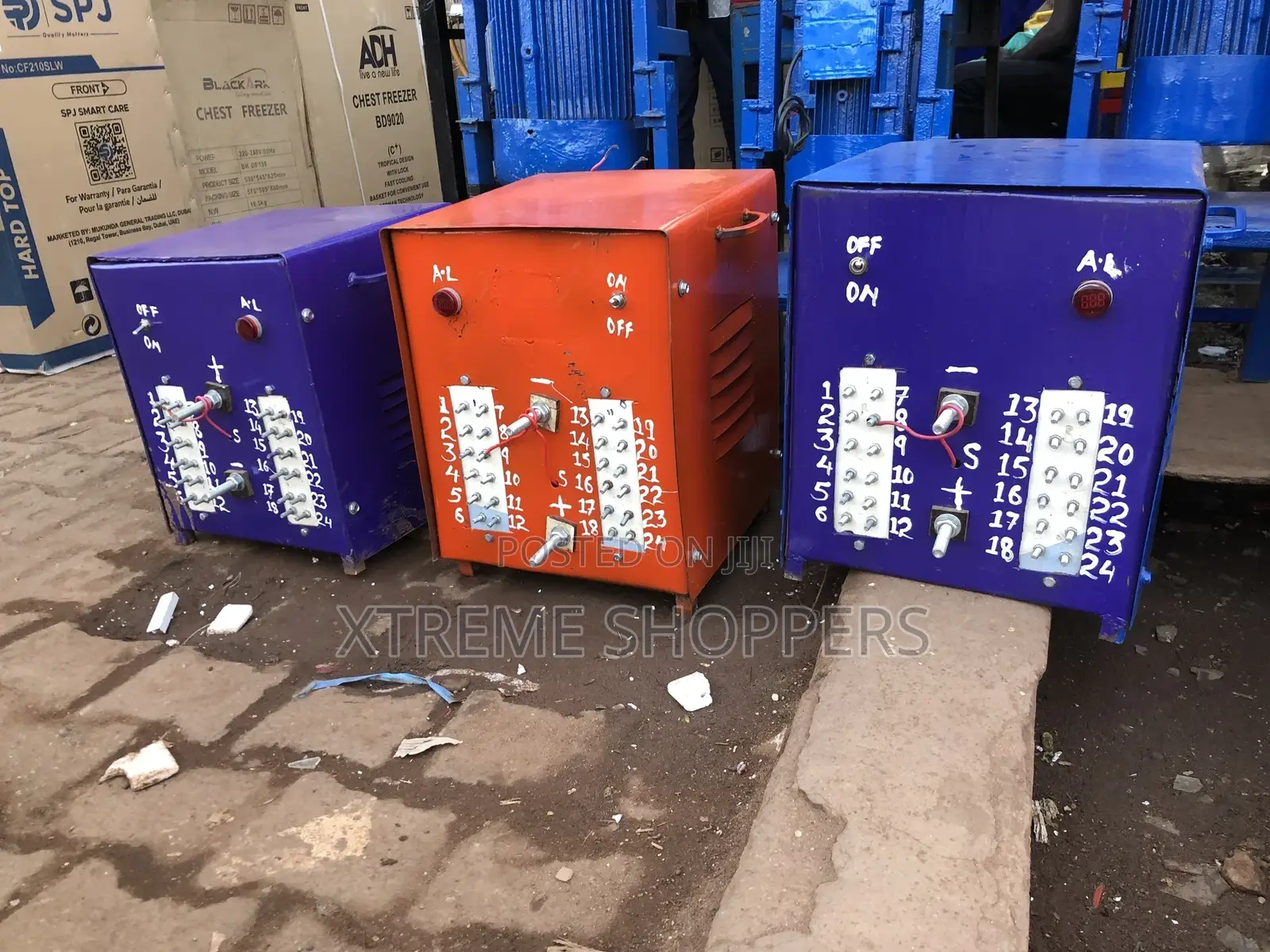 Battery Charger/24 Batteries at Once 00