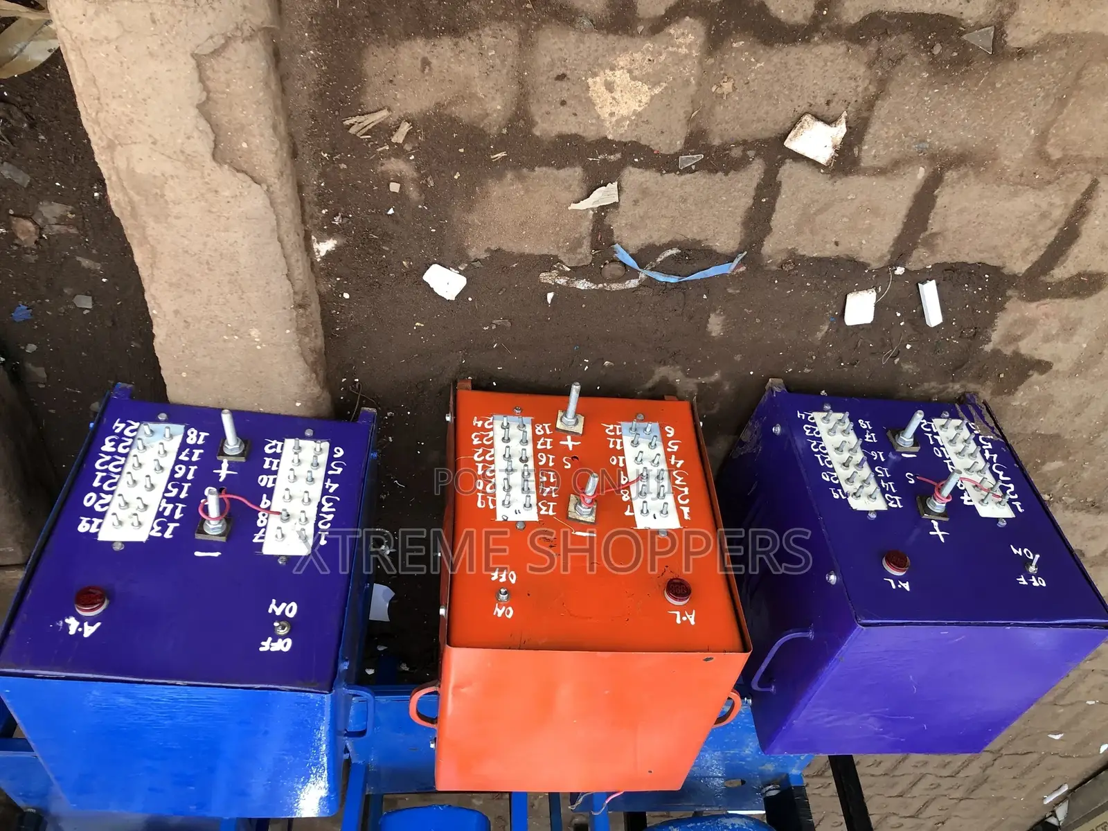 Battery Charger 24 Batteries at Once 006